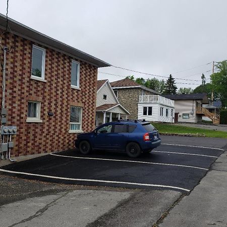 Downtown Apartment Next To Highway Netflix+Wifi Edmundston Esterno foto