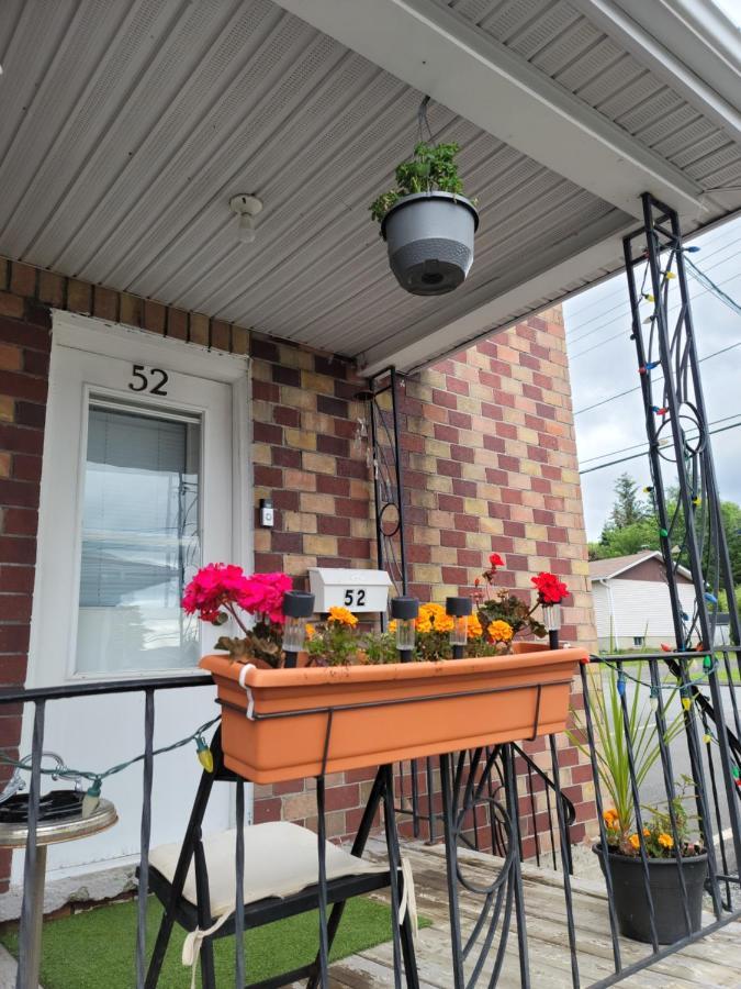 Downtown Apartment Next To Highway Netflix+Wifi Edmundston Esterno foto