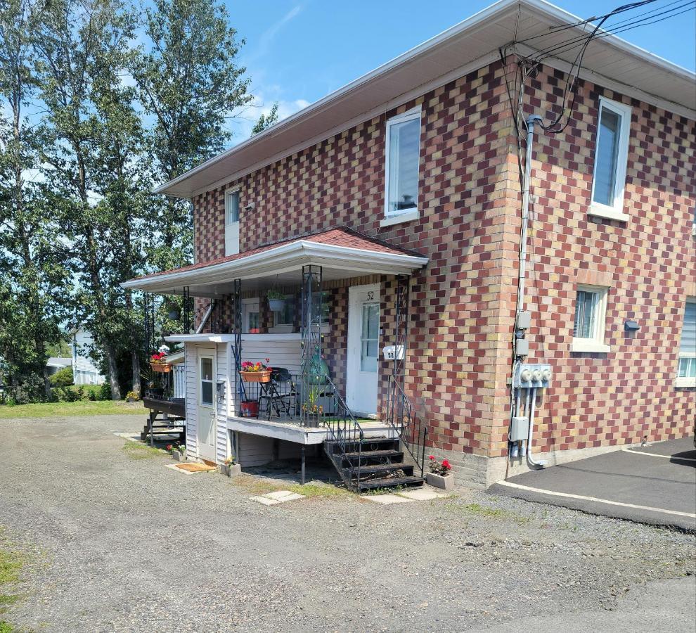 Downtown Apartment Next To Highway Netflix+Wifi Edmundston Esterno foto