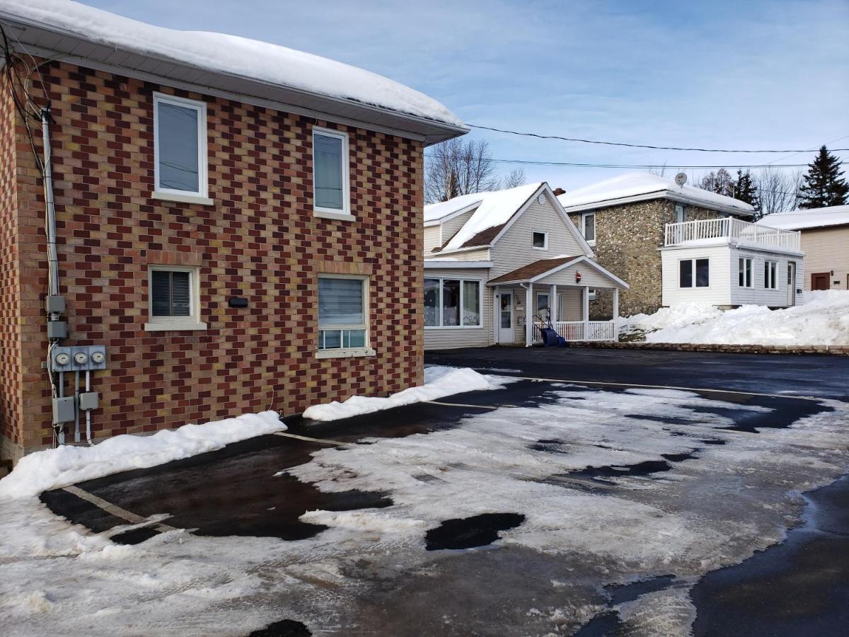 Downtown Apartment Next To Highway Netflix+Wifi Edmundston Esterno foto
